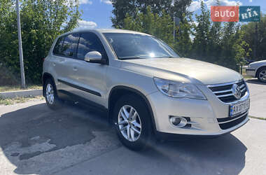 Volkswagen Tiguan  2010