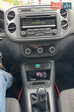 Volkswagen Tiguan  2011