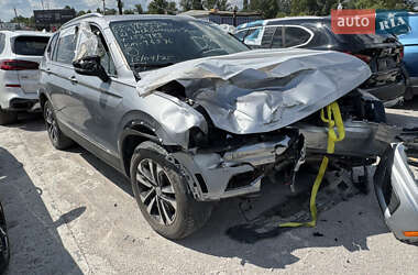 Volkswagen Tiguan  2021