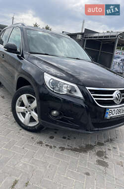 Volkswagen Tiguan  2010