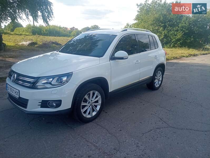 Позашляховик / Кросовер Volkswagen Tiguan