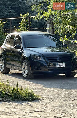 Volkswagen Tiguan  2010