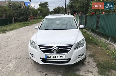 Volkswagen Tiguan  2011