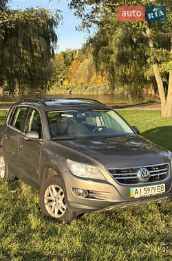 Volkswagen Tiguan  2010