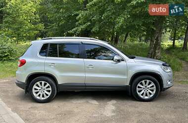 Volkswagen Tiguan  2010