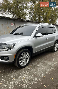 Volkswagen Tiguan  2012