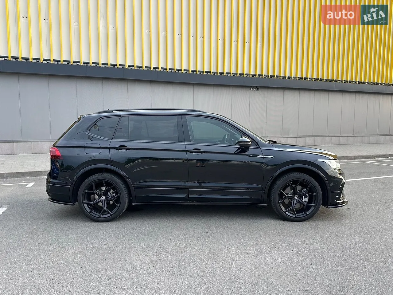 2023 Volkswagen Tiguan - мініатюра 2