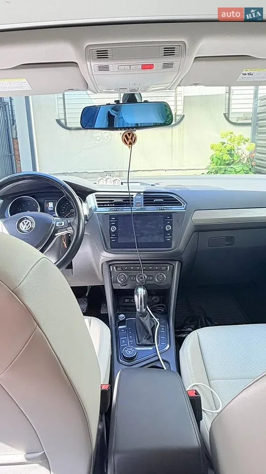 2017 Volkswagen Tiguan - мініатюра 3
