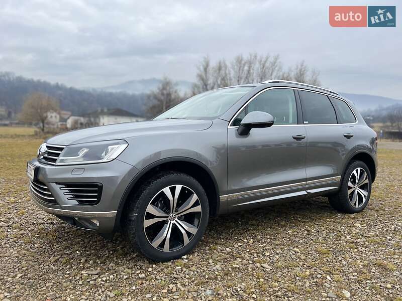 Позашляховик / Кросовер Volkswagen Touareg R