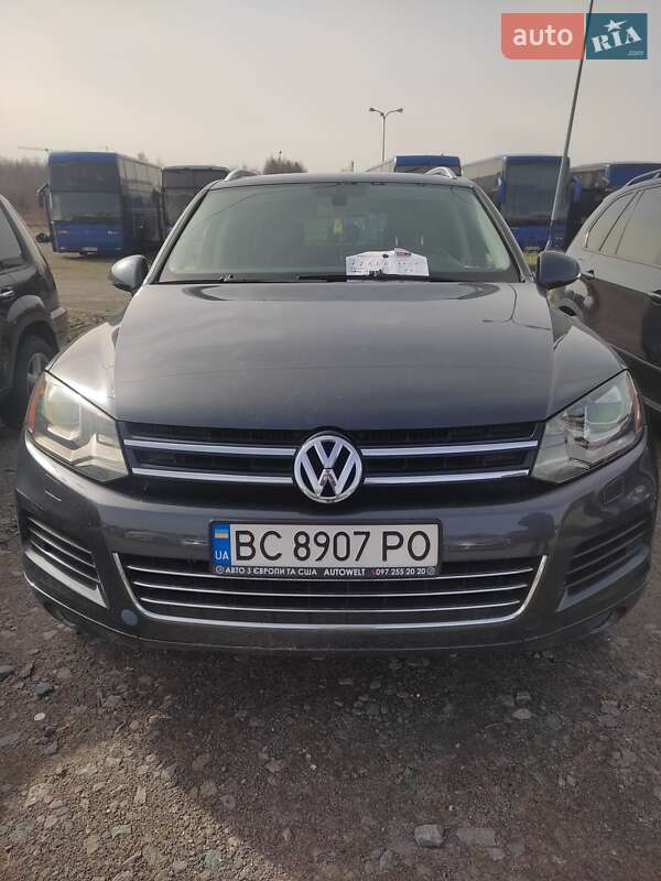 Позашляховик / Кросовер Volkswagen Touareg