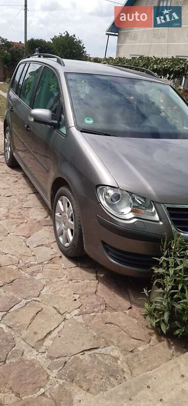 Легковые Volkswagen Touran