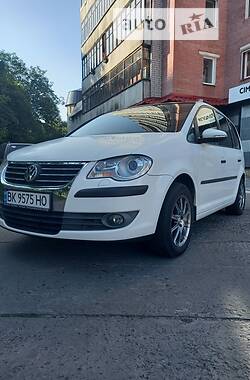 Volkswagen Touran  2010