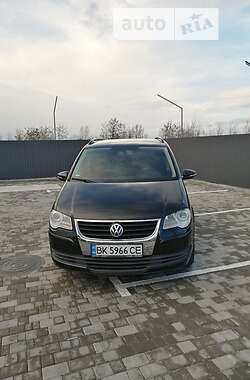 Volkswagen Touran  2010