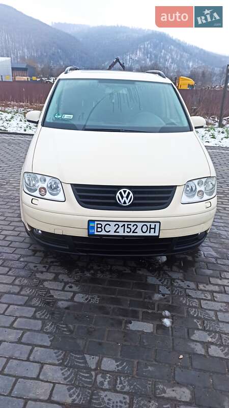 Volkswagen Touran 2004 року в Івано-Франківську