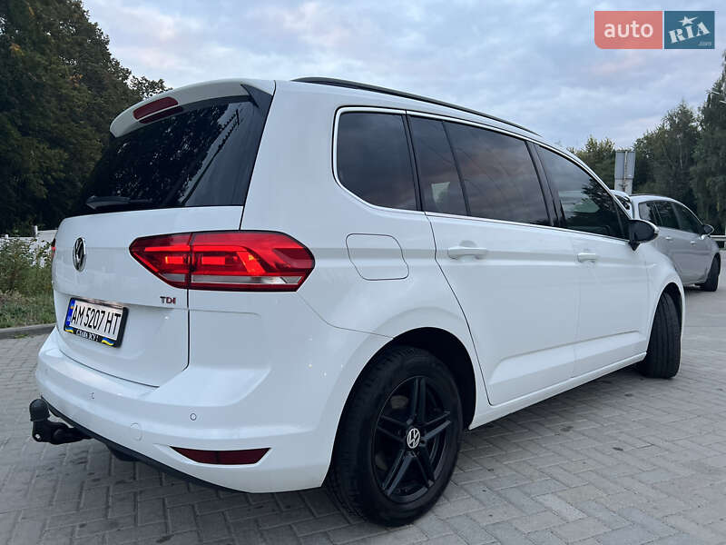 Позашляховик / Кросовер Volkswagen Touran