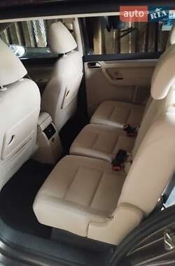 Volkswagen Touran  2011
