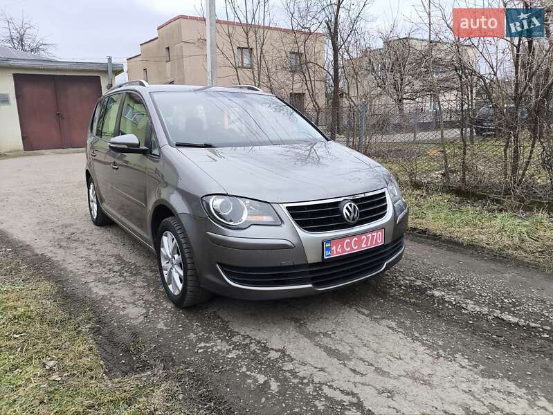 Volkswagen Touran 2010 року в Івано-Франківську