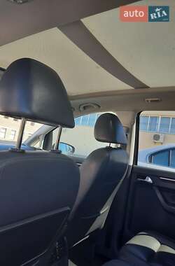 Volkswagen Touran  2011