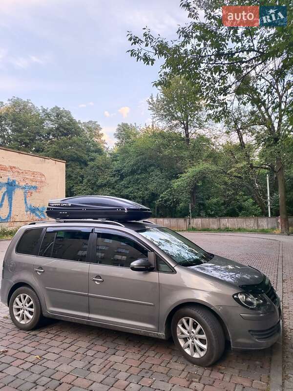 Седан Volkswagen Touran