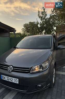 Volkswagen Touran  2012