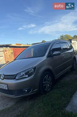 Volkswagen Touran  2012