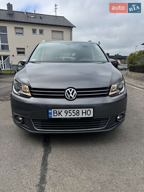 Внедорожник / Кроссовер Volkswagen Touran
