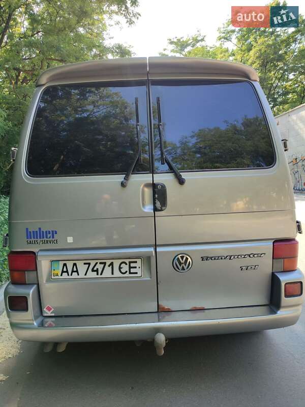 Седан Volkswagen Transporter