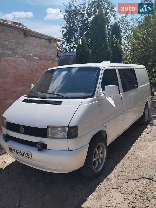 Вантажопасажирський фургон Volkswagen Transporter