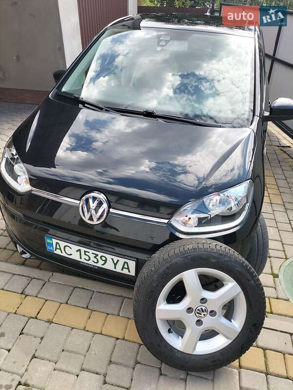 Хетчбек Volkswagen Up