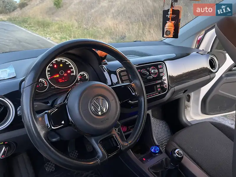 Volkswagen Up 2013
