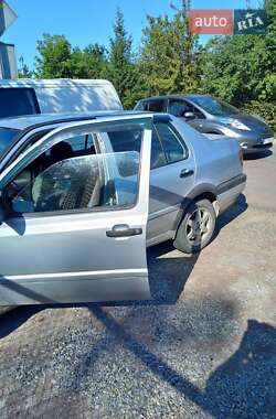 Volkswagen Vento  1998