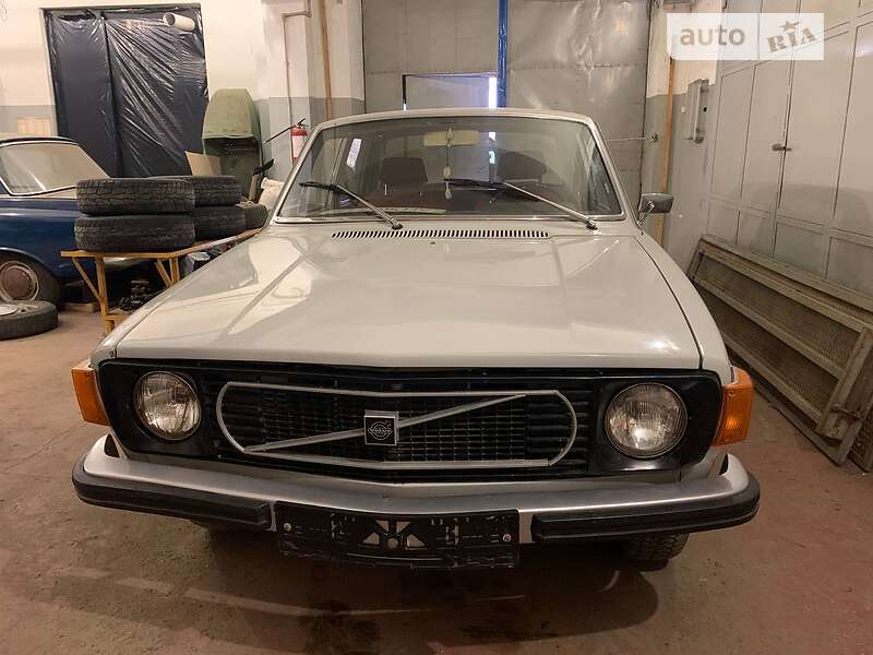 Легковые Volvo 144