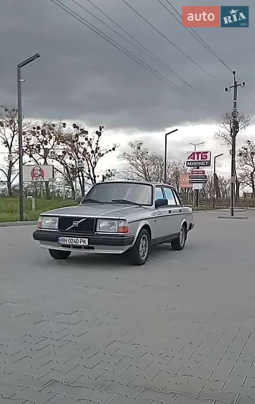 Седан Volvo 240