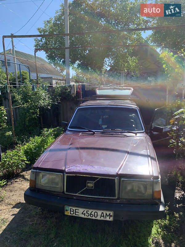Седан Volvo 244