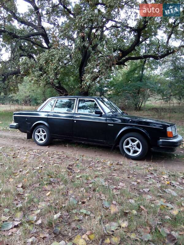 Легкові Volvo 244