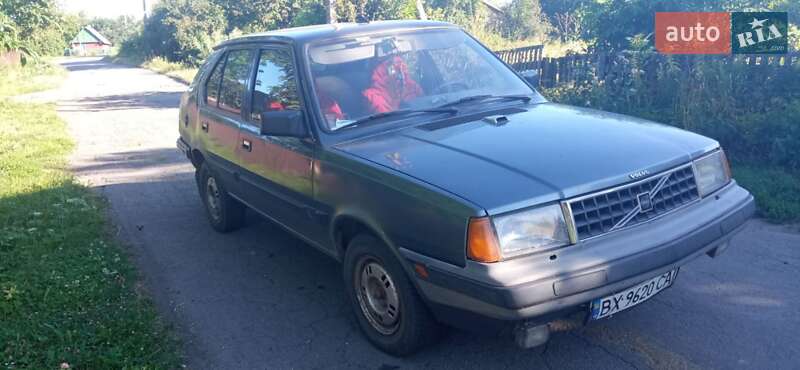 Седан Volvo 340