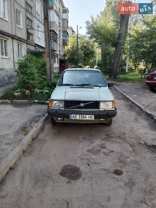 Хэтчбек Volvo 343