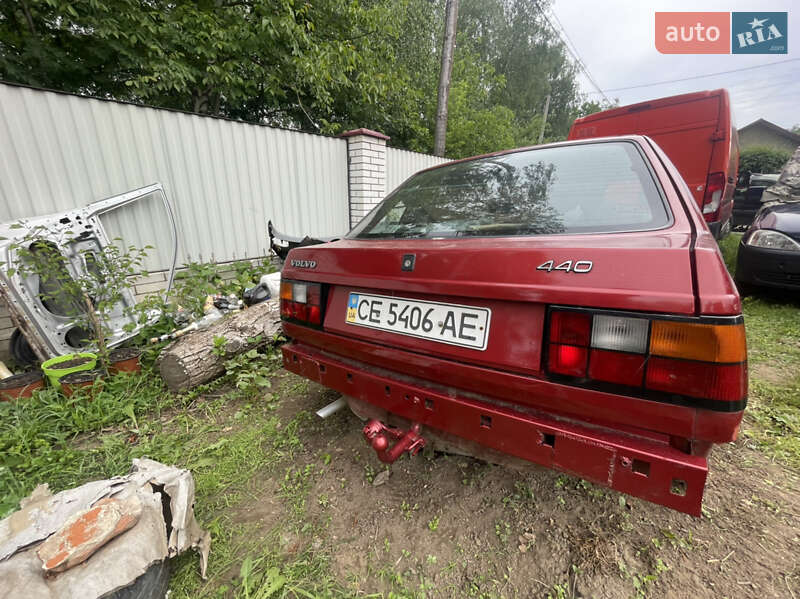 Хэтчбек Volvo 440