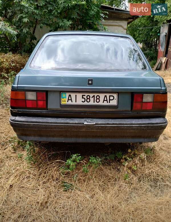 Хэтчбек Volvo 440