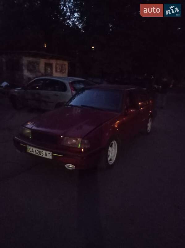 Седан Volvo 460