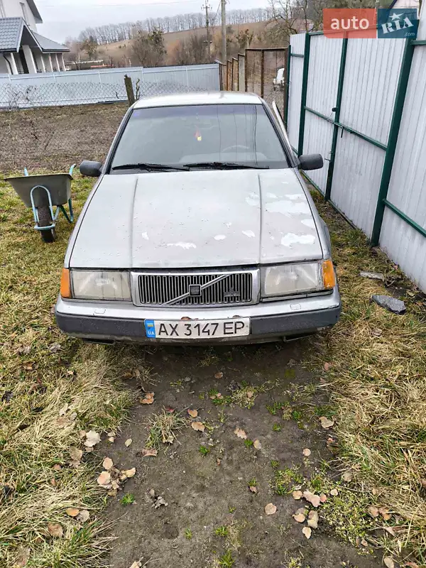 Volvo 460 1990
