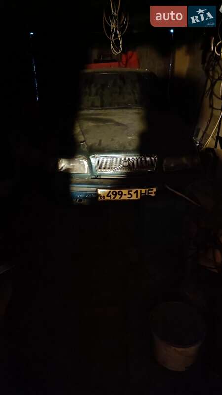 Седан Volvo 460