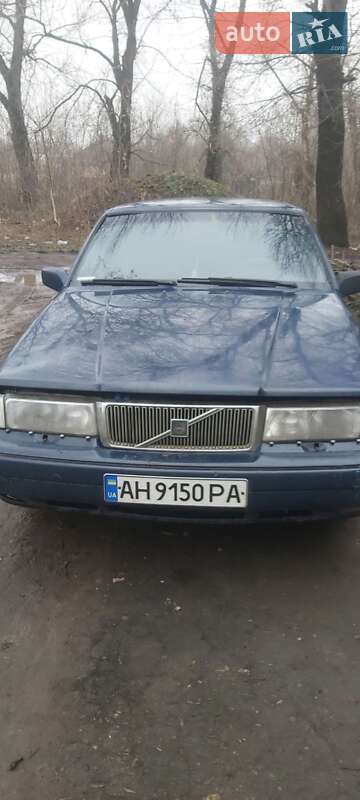 Седан Volvo 960