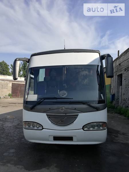 Туристический / Междугородний автобус Volvo B12