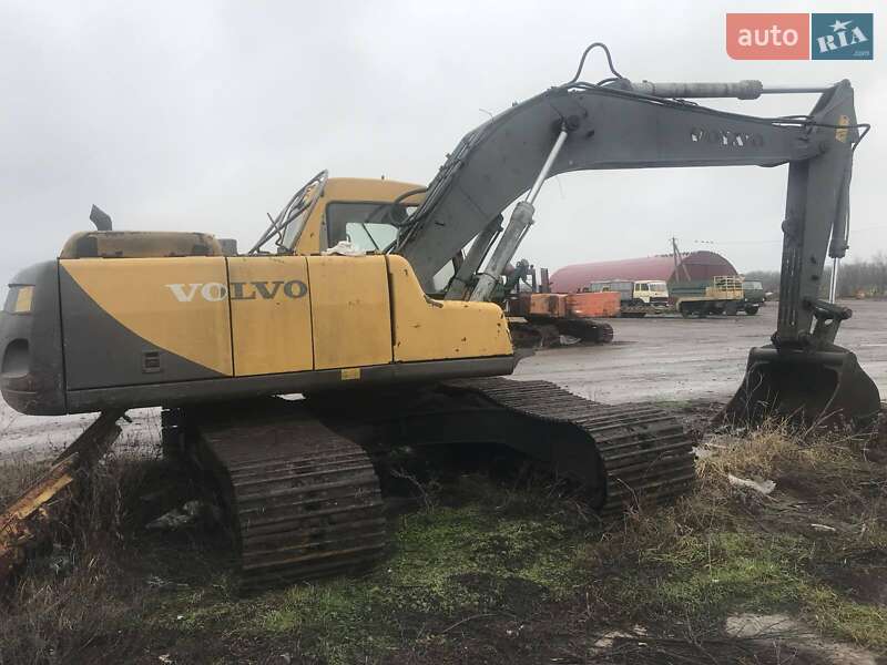 Гусеничний екскаватор Volvo EC 210B LC
