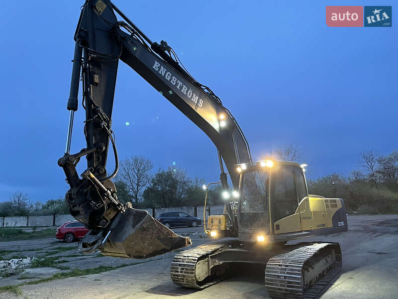 Гусеничний екскаватор Volvo EC 210CL