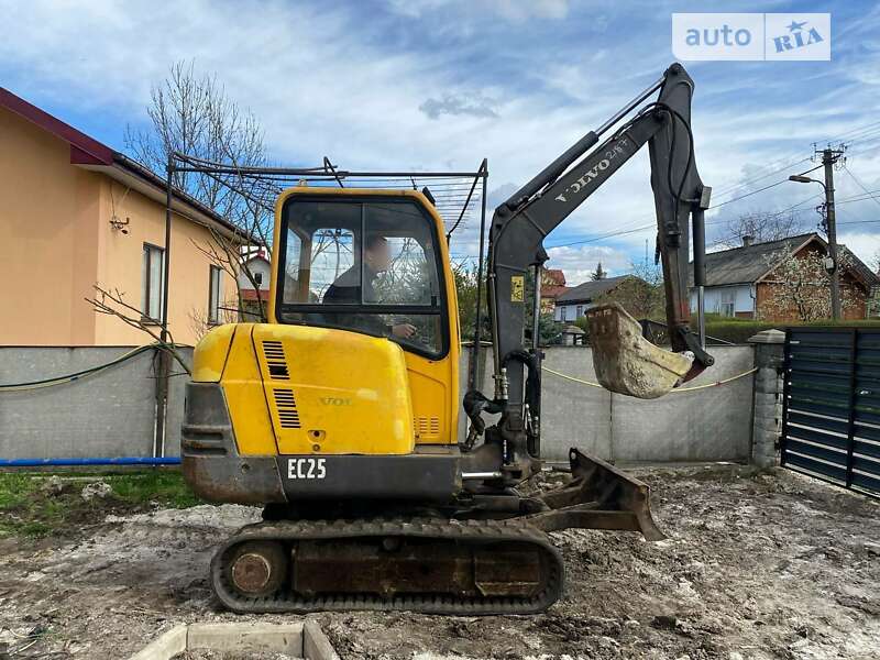 Миниэкскаватор Volvo EC 27C