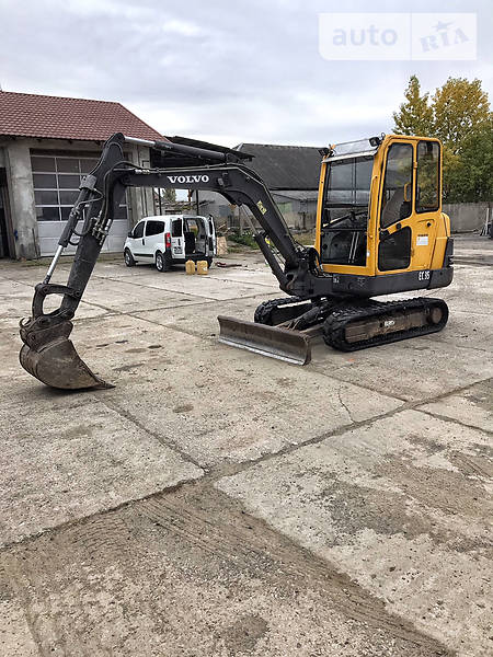 Миниэкскаватор Volvo EC 35