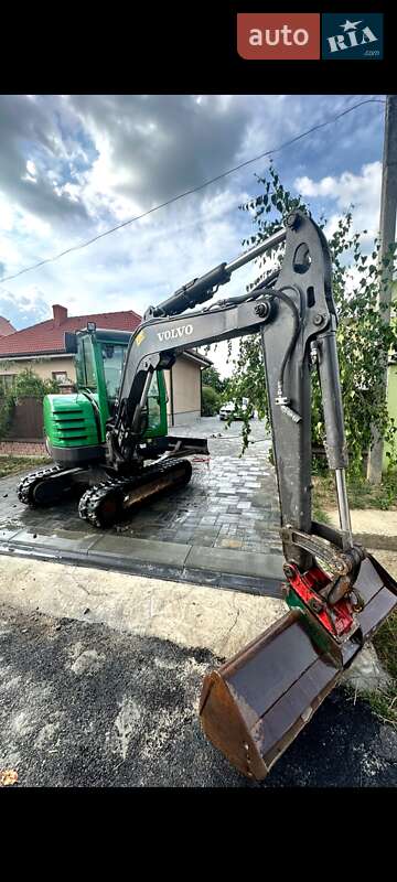 Миниэкскаватор Volvo EC 35