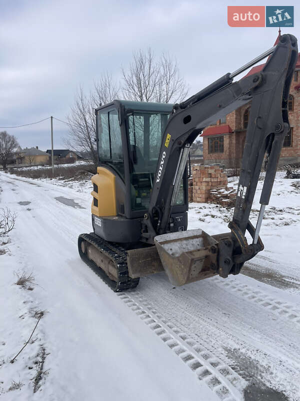 Спецтехника Volvo ECR 25D